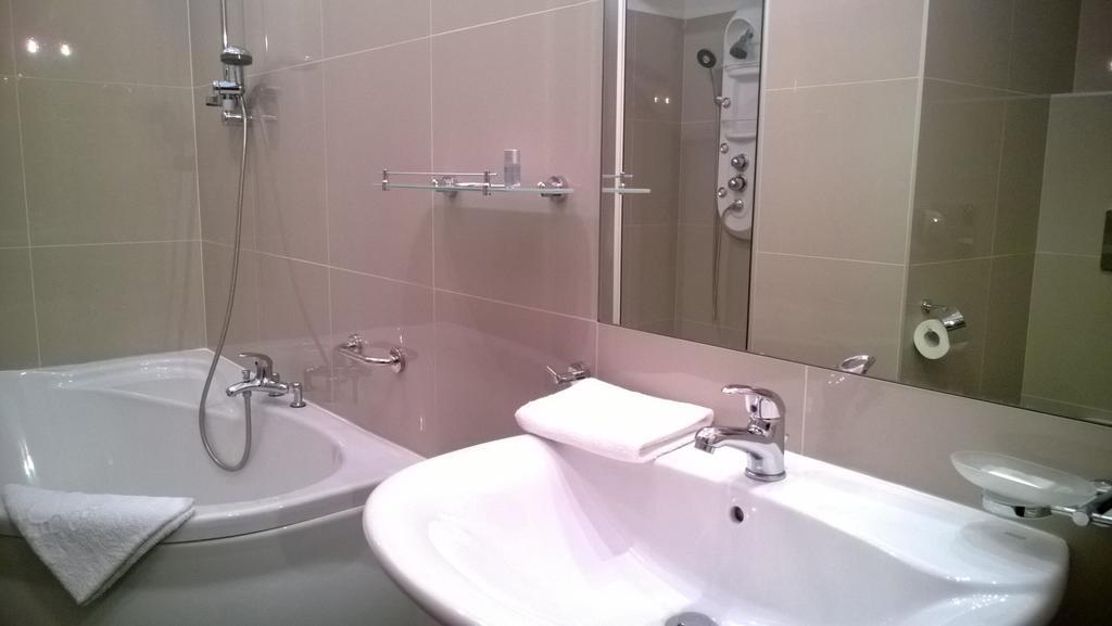 Hotel Yuca Łódź Zimmer foto